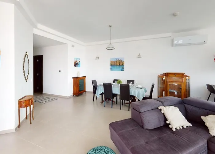 St Julians Central Luxury Apartment