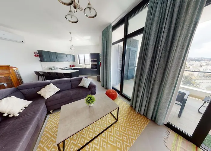 St Julians Central Luxury Apartment